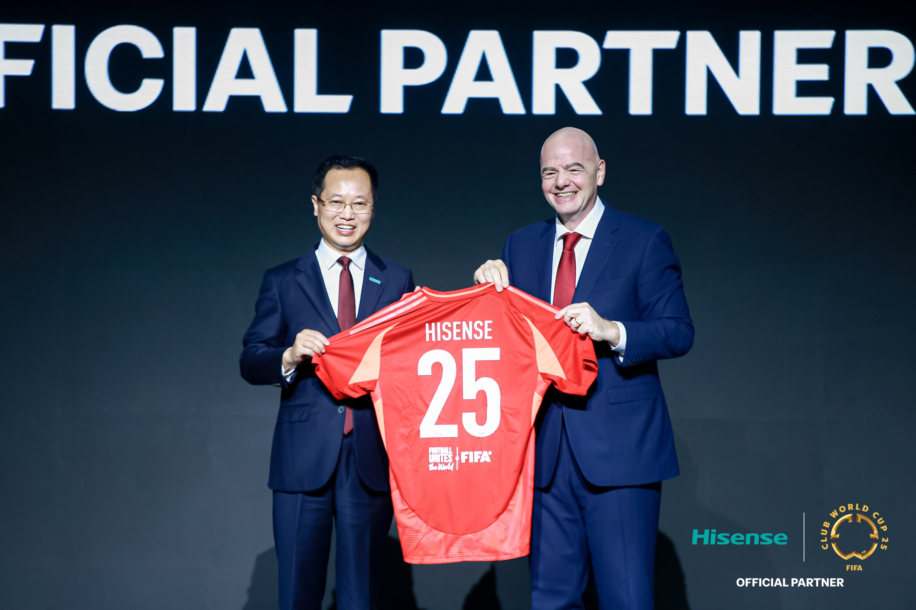 SHANGHAI, CHINA, October 30, 2024 - Hisense, a leading brand in global consumer electronics and home appliances, announced its official partnership with the FIFA Club World Cup™ during an event at Shanghai Tower attended by FIFA President Gianni Infantino, FIFA Secretary General Mattias Grafström, and Hisense Group Chairman Jia Shaoqian.