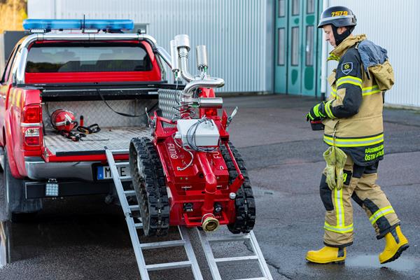 Loading a Fumo fire fighting robot