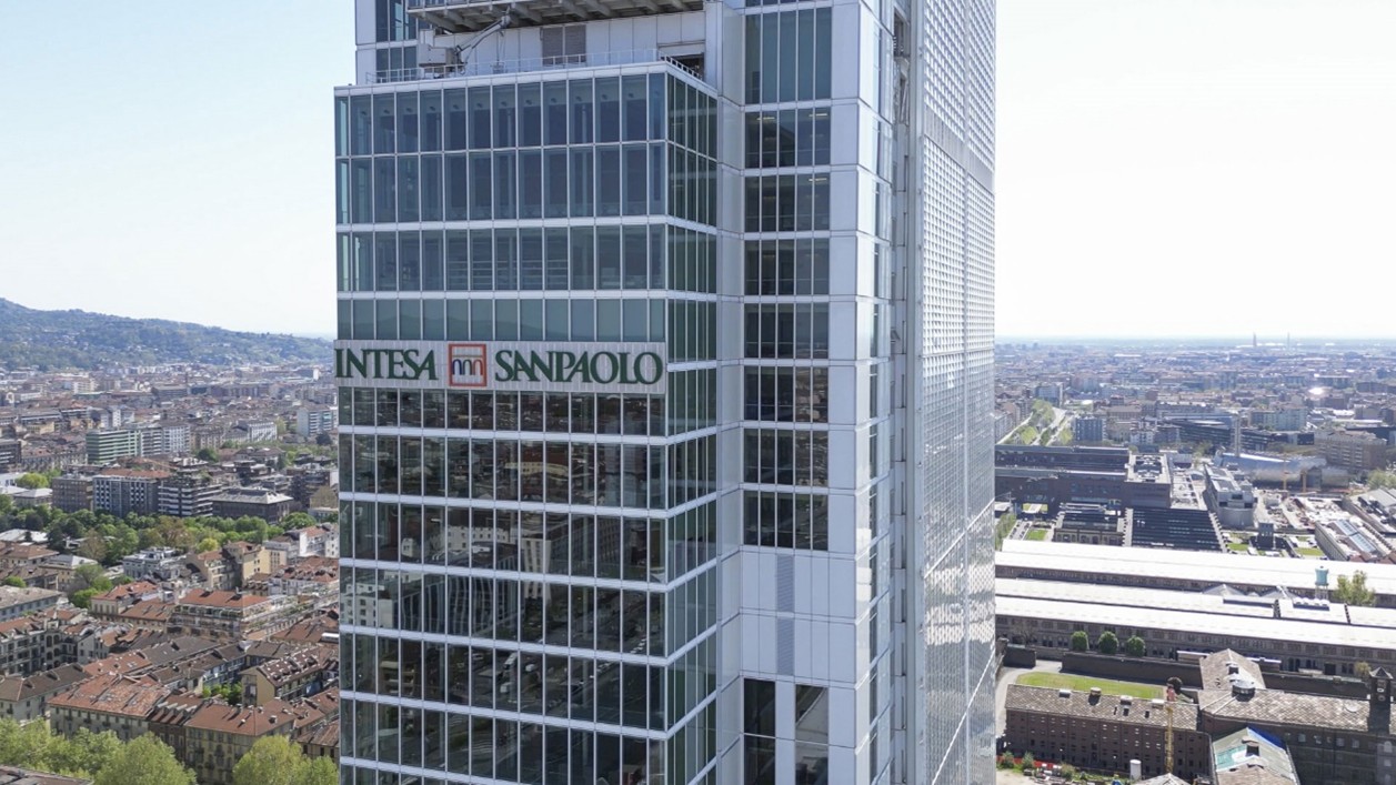 In the picture you can see the skyscraper of Intesa Sanpaolo in Turin,designed by Renzo Piano and LEED Platinum certified for sustainability