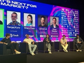Gracy Chen alongside fellow panelists at the Hack Seasons Conference Dubai