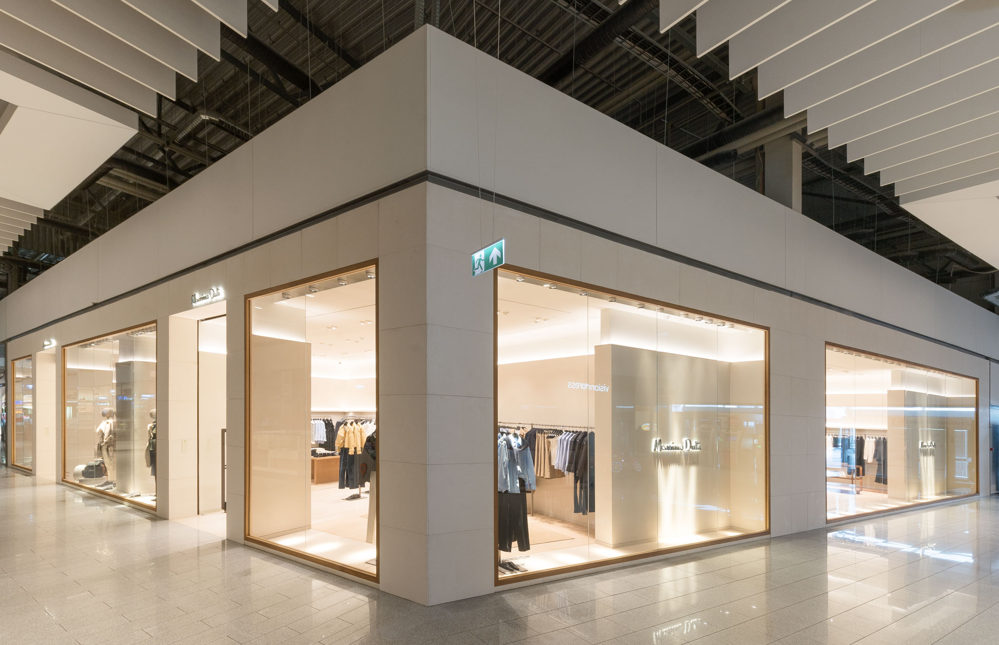 AKROPOLIS Vilnius Massimo Dutti