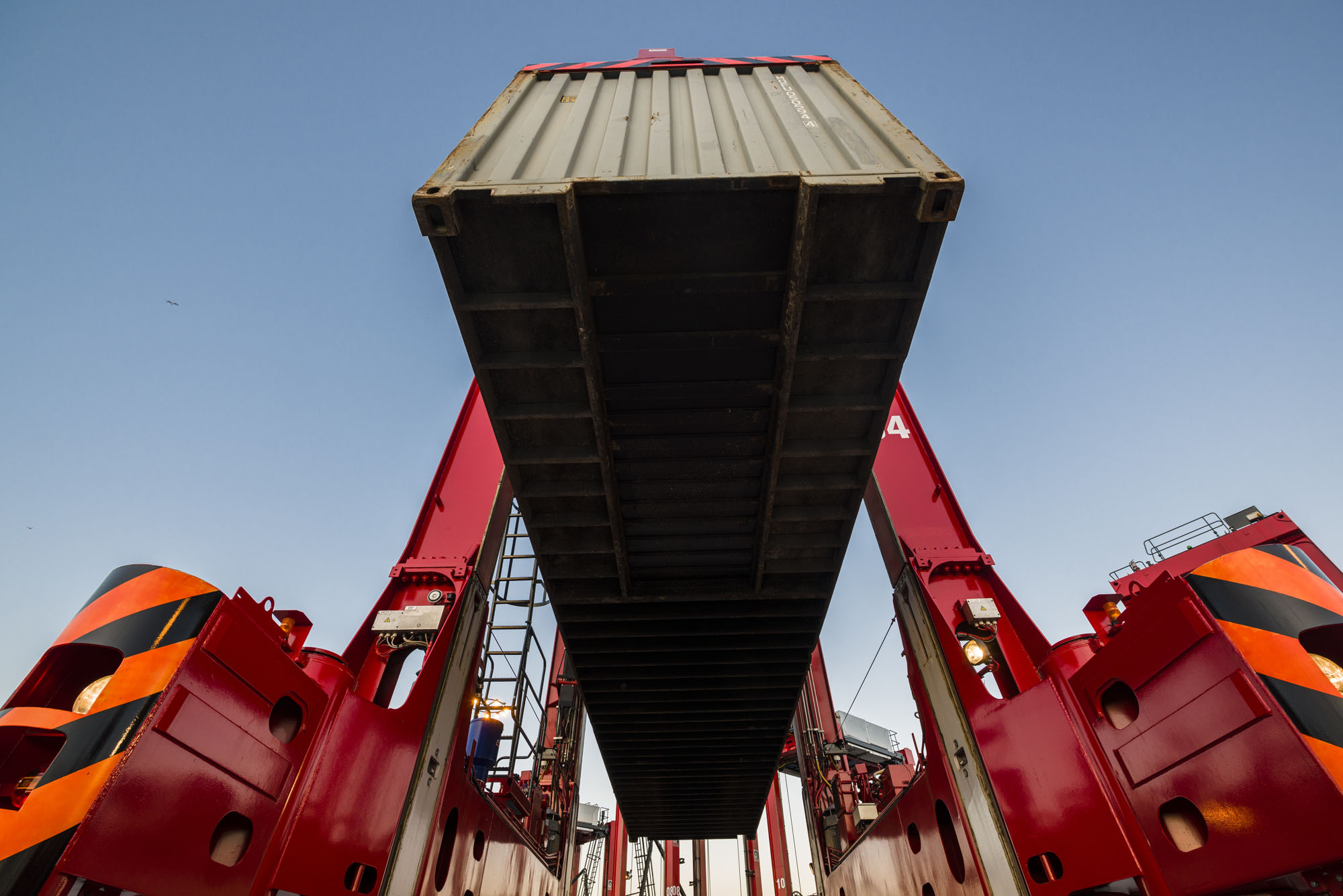 Kalmar Hybrid Straddle Carrier