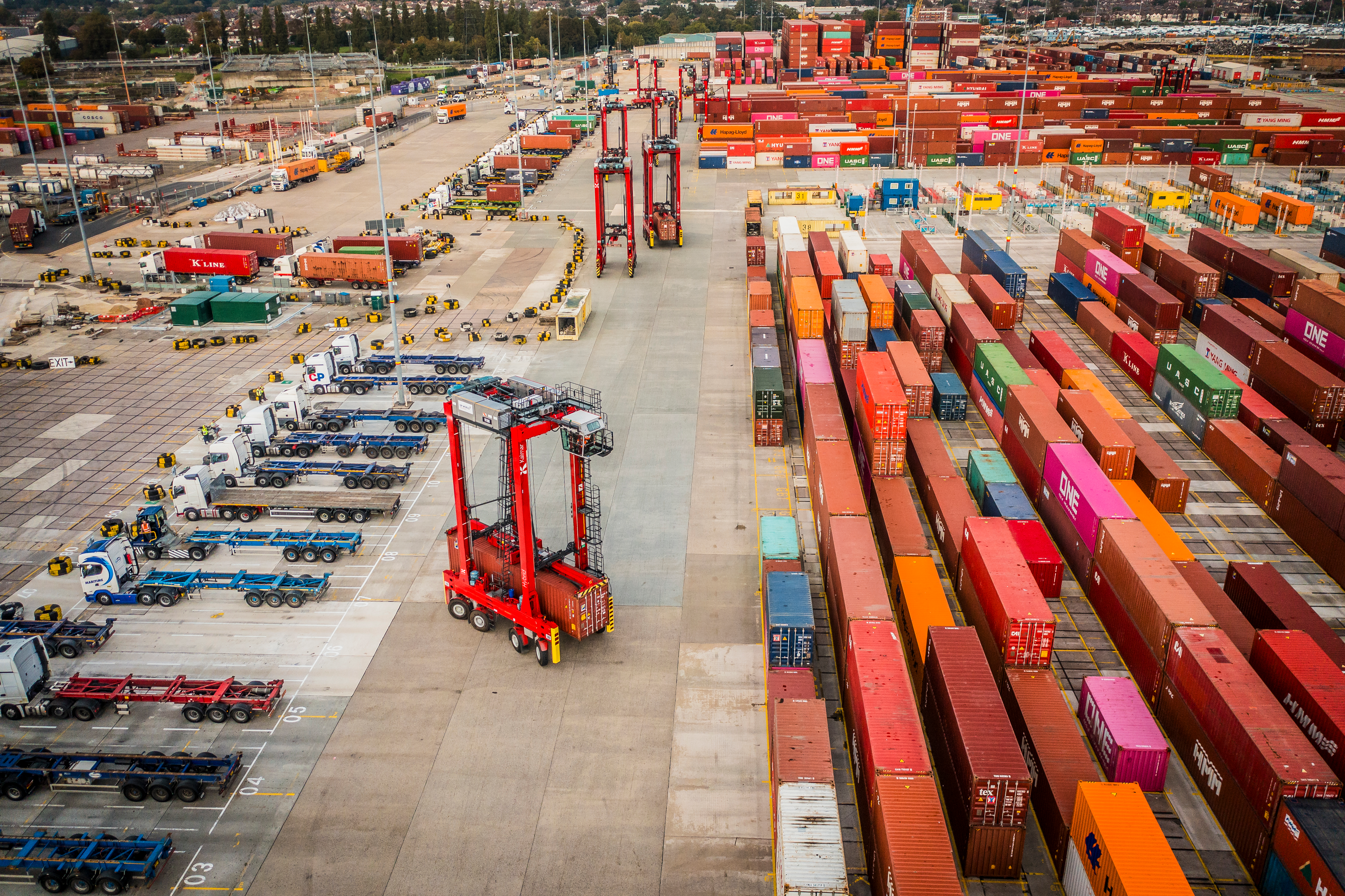 Kalmar Hybrid Straddle Carriers at DPW Southampton