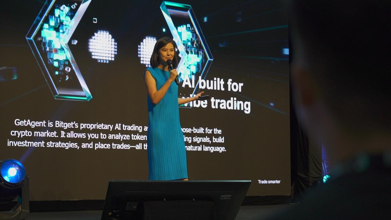Bitget CEO Gracy Chen delivering her keynote on the mainstage of MYBW 2025
