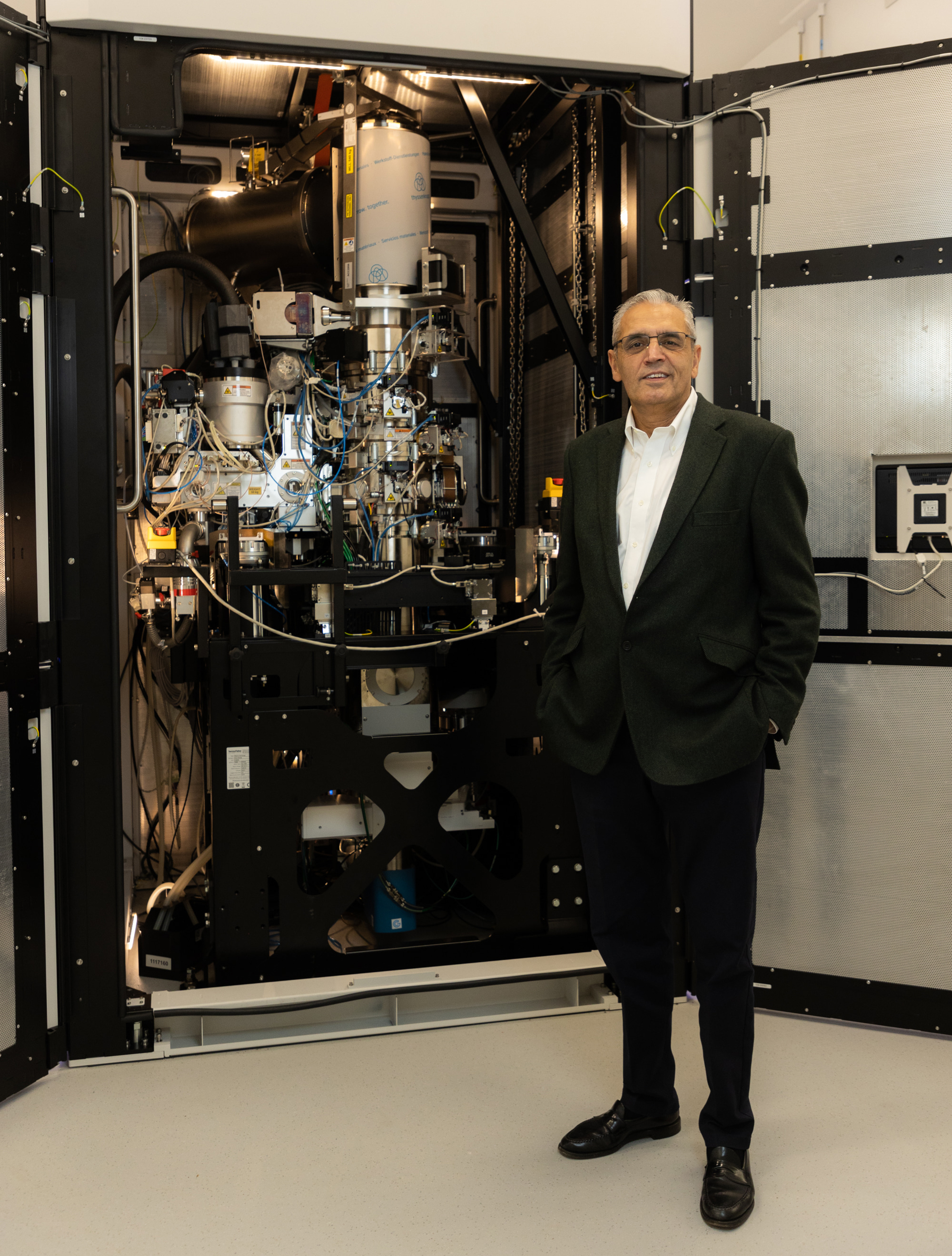 Harren Jhoti CEO Astex Pharmaceuticals (UK) with CryoEM facility used in drug discovery - copyright Astex  Pharmaceuticals (UK) Dec 2022