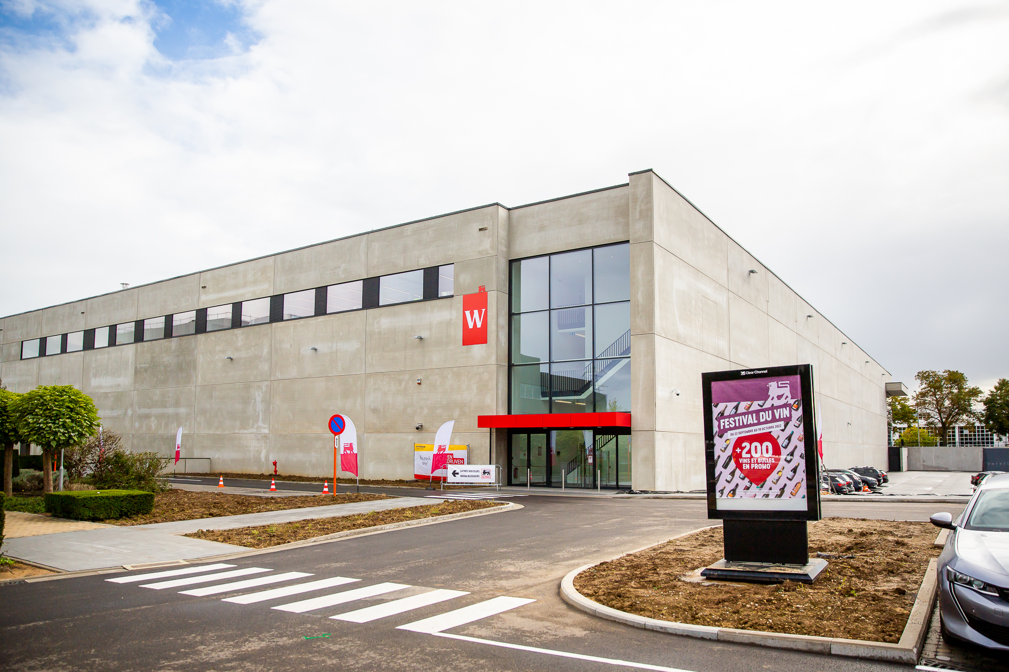 Delhaize_Opening wine bottling plant_