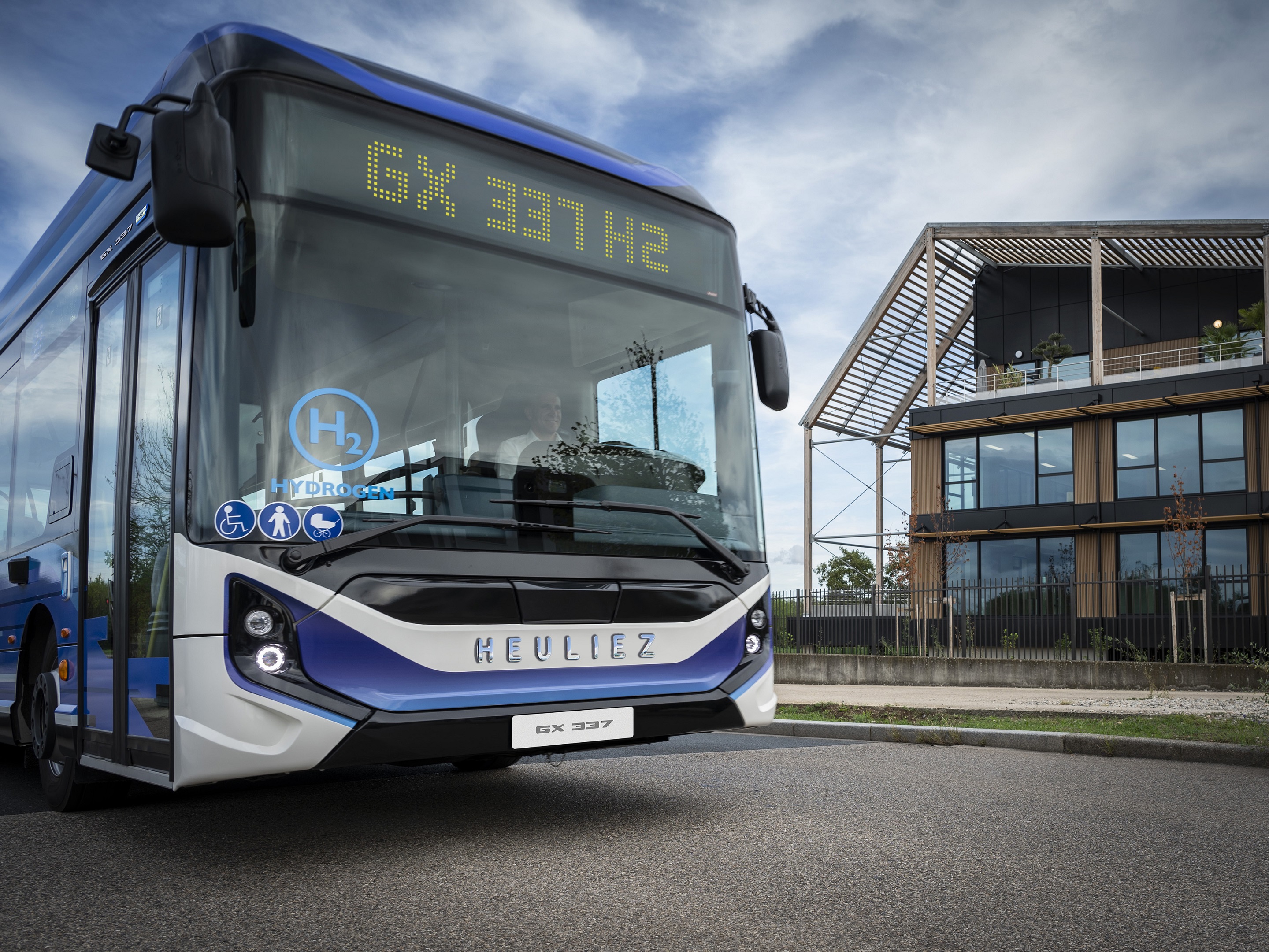 IVECO_BUS_hydrogen_bus_GX_337_H2