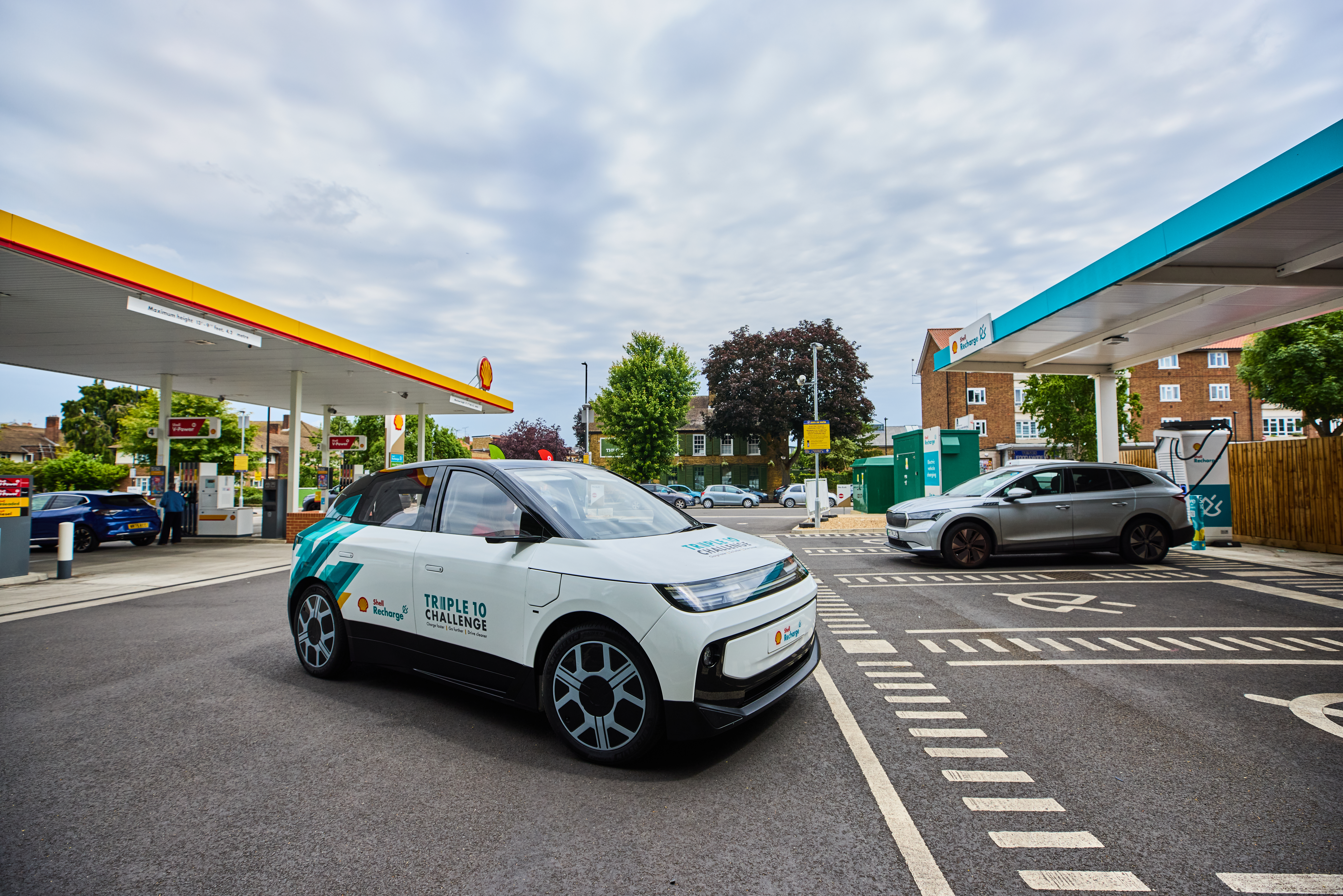 The Shell Triple 10 Challenge Concept Car achieves a 10% to 80% charge in under 10 minutes thanks to advanced thermal fluids which avoid the need for large, heavy batteries.