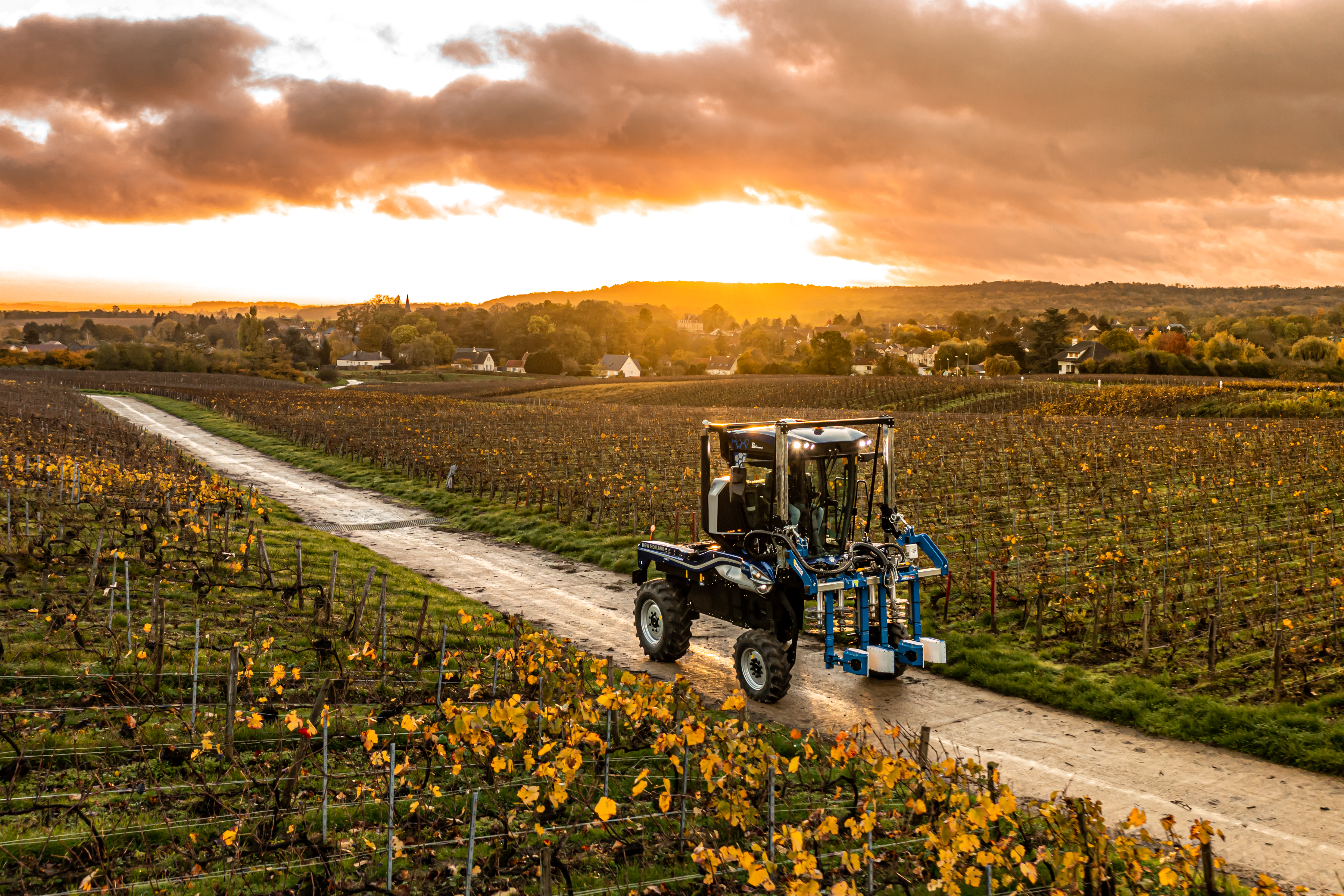 New Holland Straddle Tractor TE6 Range_02