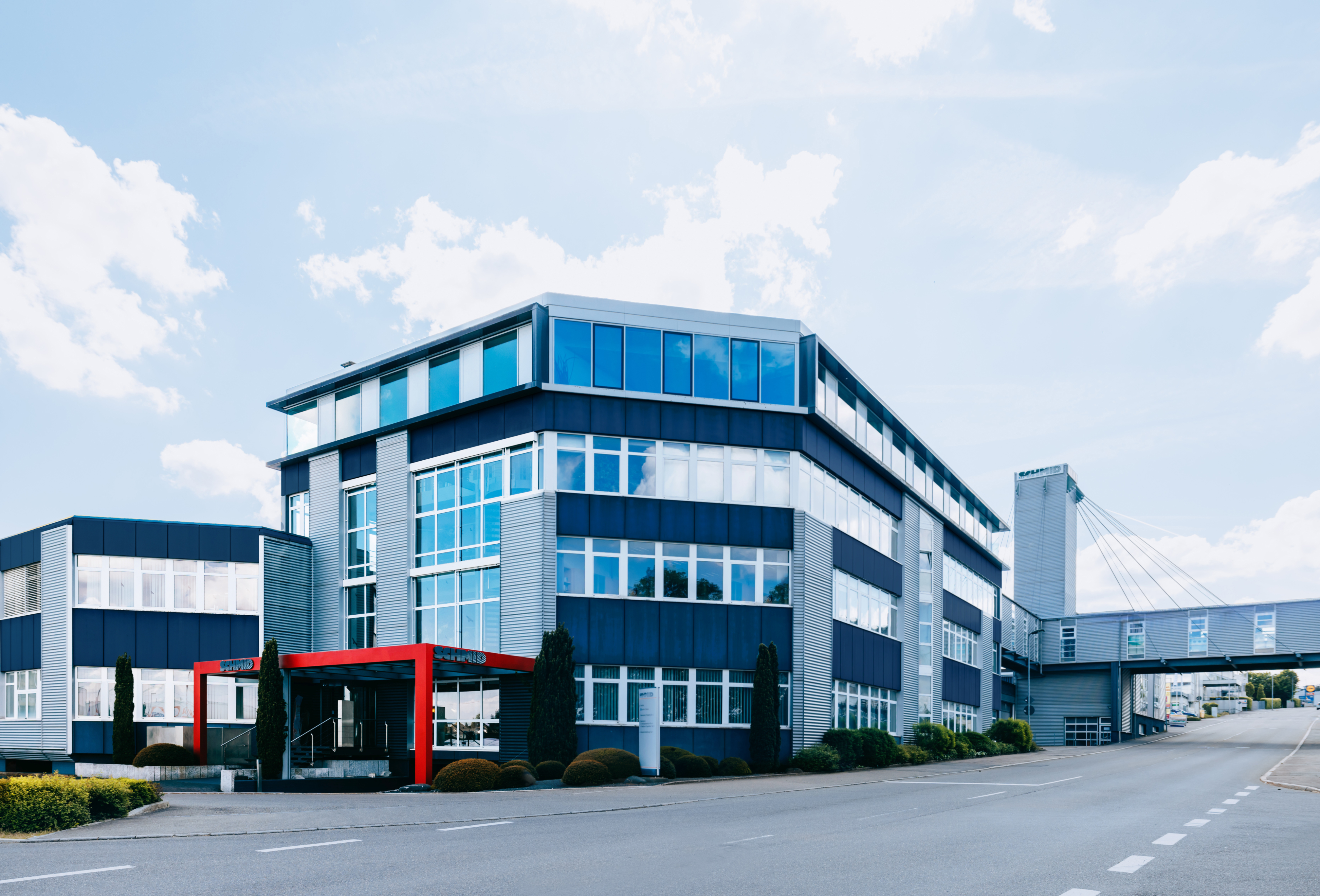 In one project, SCHMID will deliver a complete wet-process equipment setup featuring its advanced V+ and H+ systems. The second project involves the supply of technically critical horizontal H+ machines, marking a breakthrough outside the typical PCB and IC-substrate business.