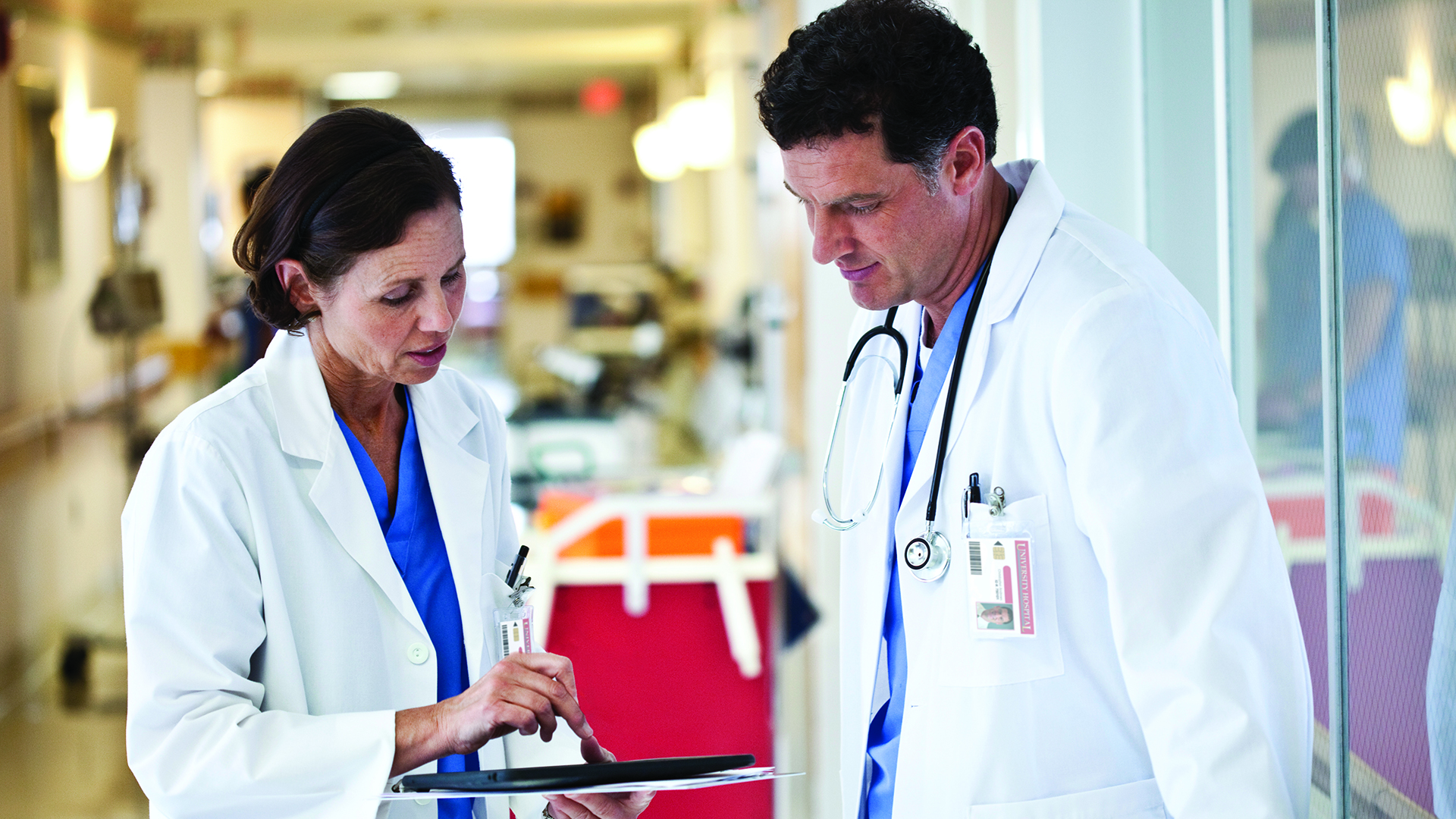 Physicians Consult with Philips Medical Tablet