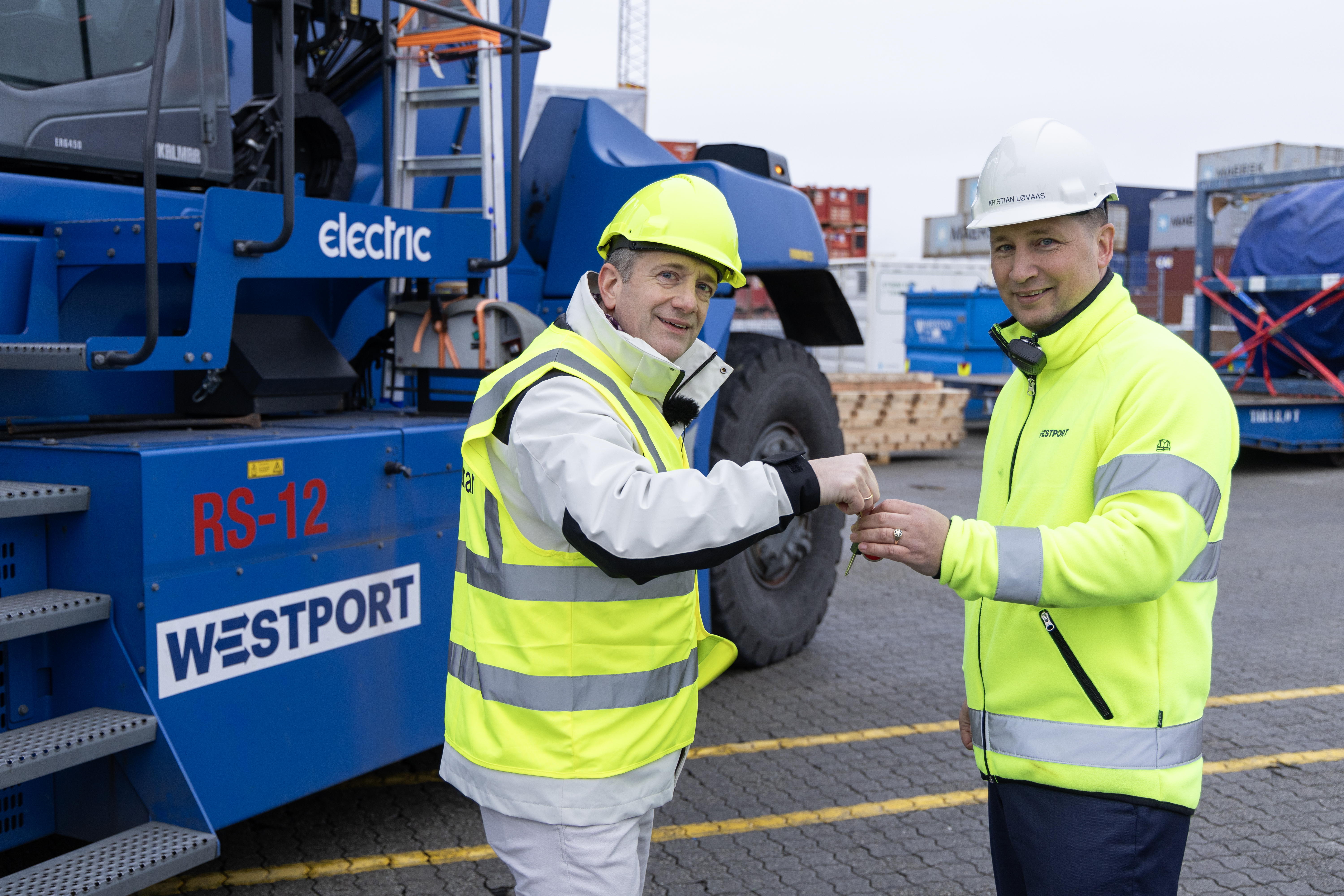 Peter Olsson, VP Global Sales, Counter Balanced, Kalmar (left) and Kristian Løvaas, CEO, Westport.