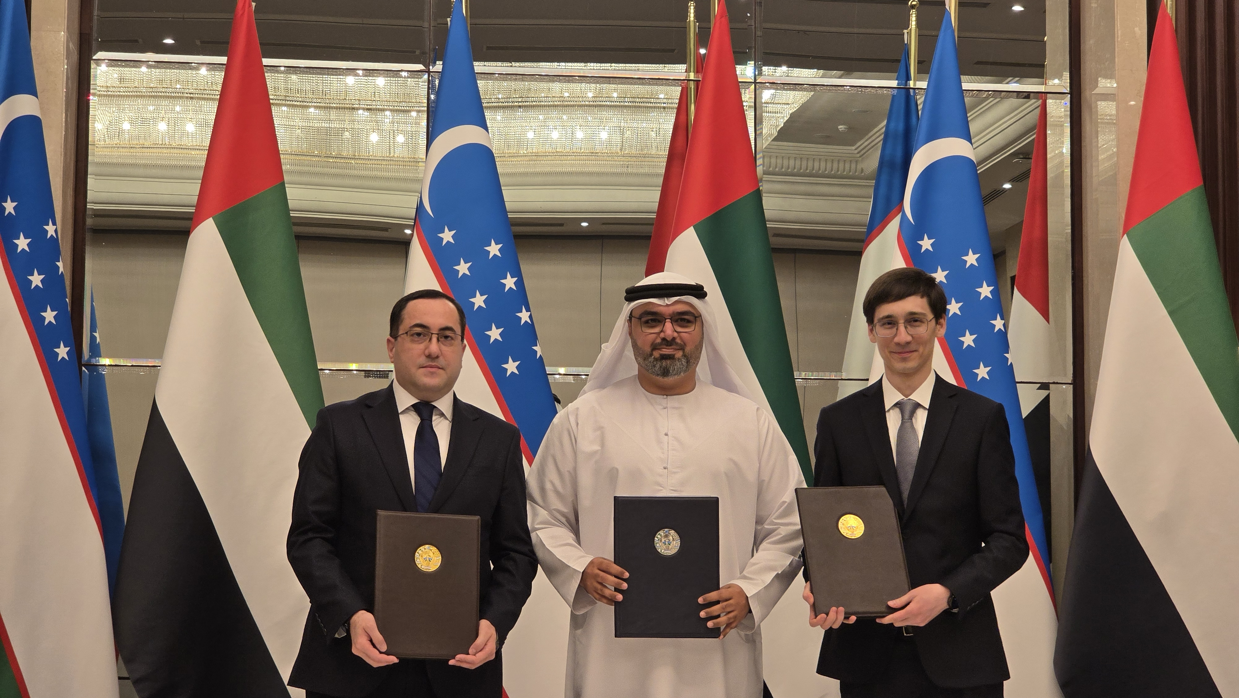 Farhkodjon Tashpulatov, Uzbekistan's Deputy Minister of Health, Shokhrukh Gulamov, Uzbekistan's Deputy Minister of Investments, and Dr. Fahed Al Marzooqi, CEO of M42's Integrated Health Solutions platform signing the MOU.