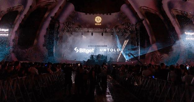 A crowd of people in a stage  AI-generated content may be incorrect.