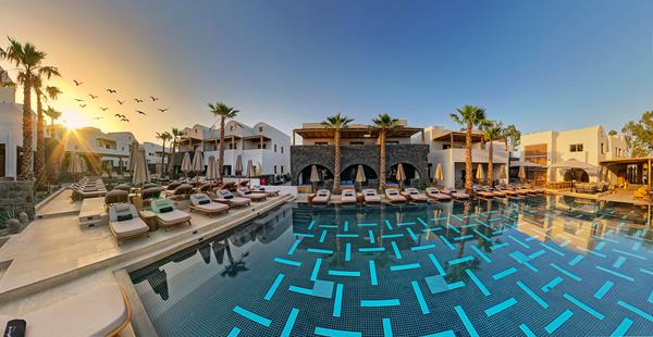Radisson Blu Zaffron Resort Santorini pool