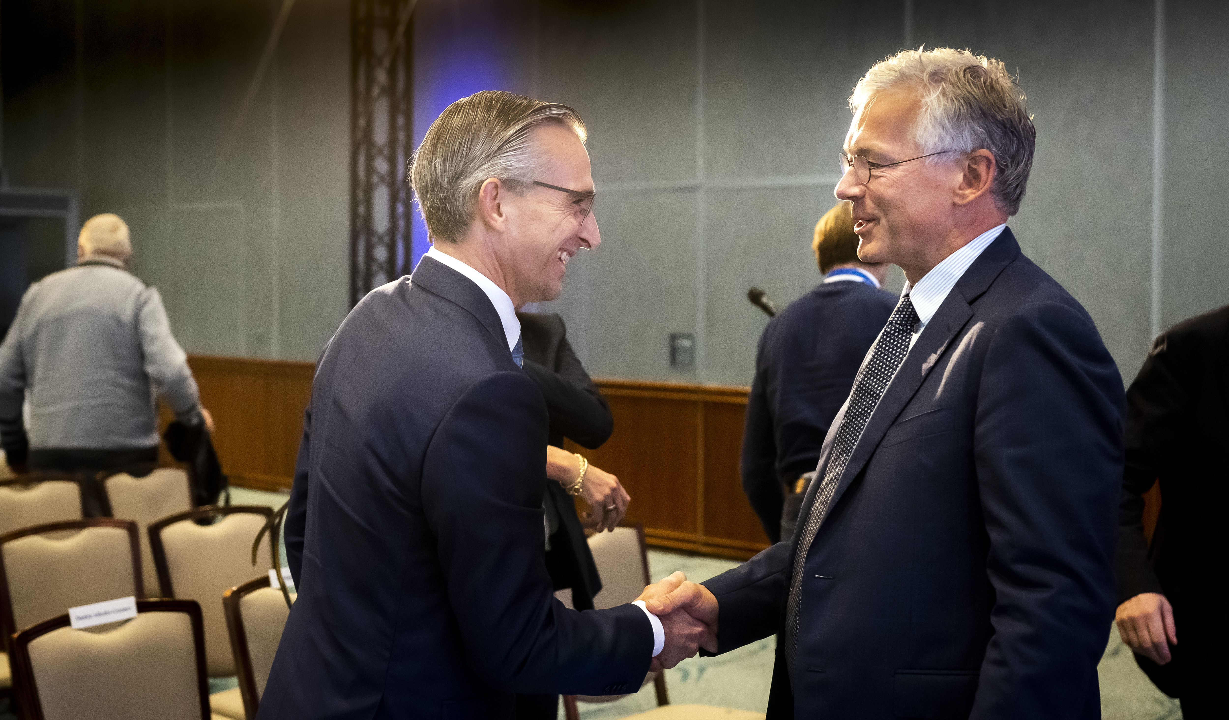 CEO Frans van Houten congratulates incoming CEO Roy Jakobs on his appointment