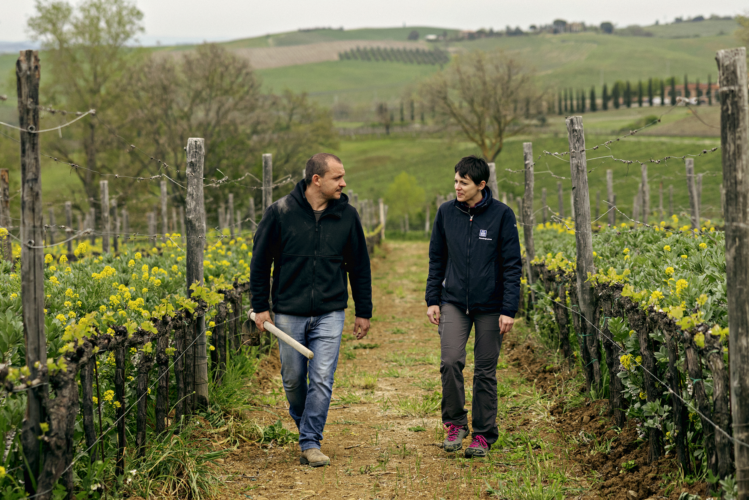 Agronomist and farmer sharing knowledge