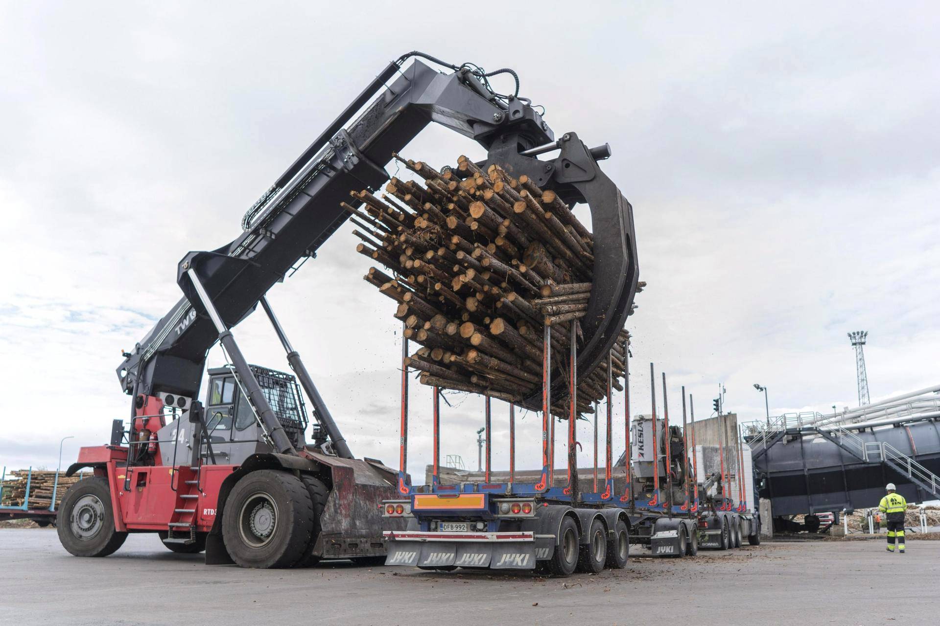 log stacker