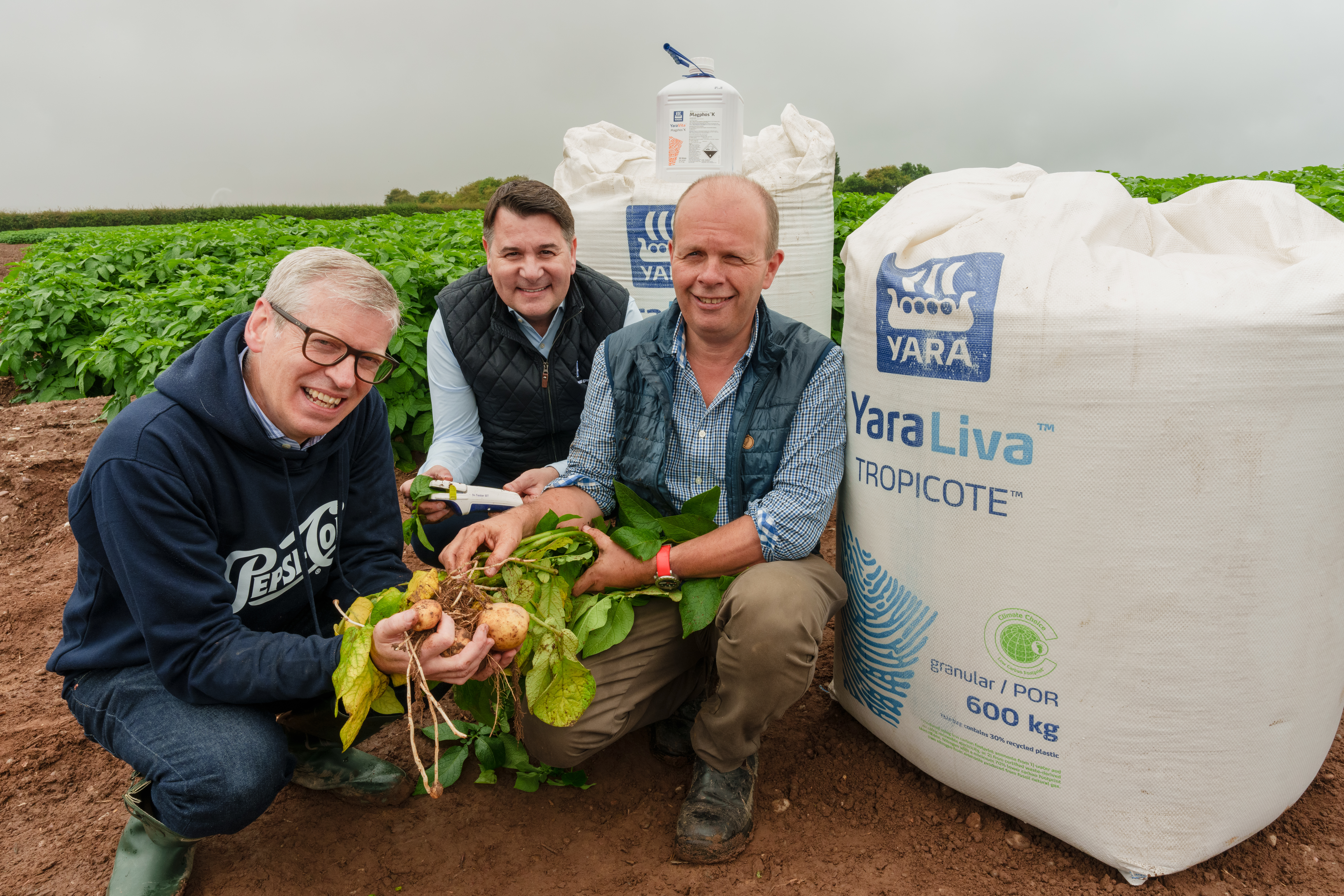 Representatives from Yara, PepsiCo and Strawsons Limited in a field 