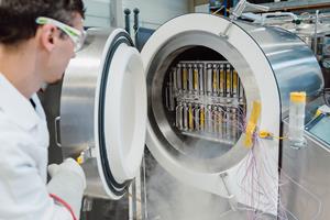 Cryogenic freezing of SCHOTT Pharma’s innovative solutions with controlled liquid nitrogen freezer from Single Use Support.