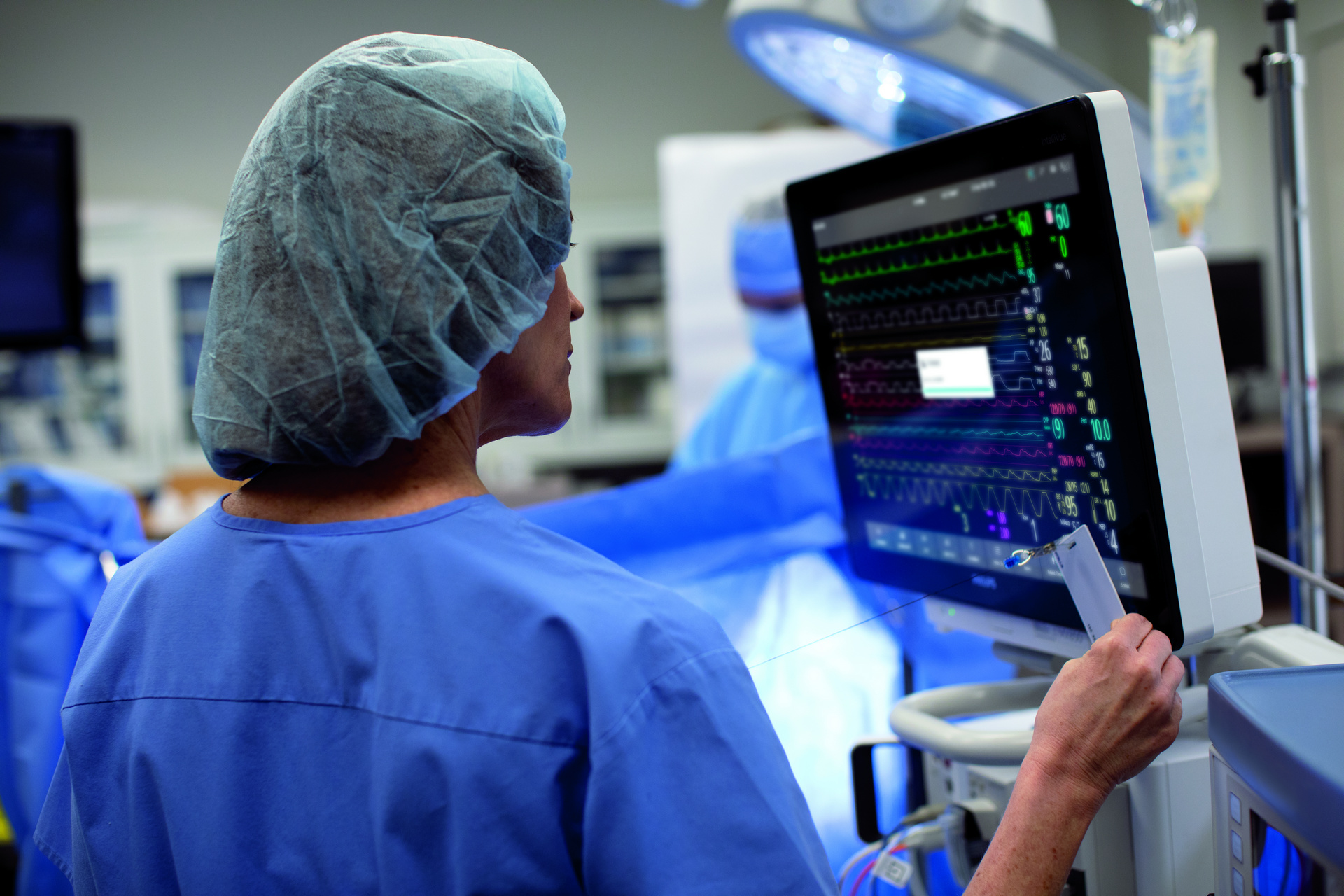 Philips patient monitors MX750 and MX850 in an operating room