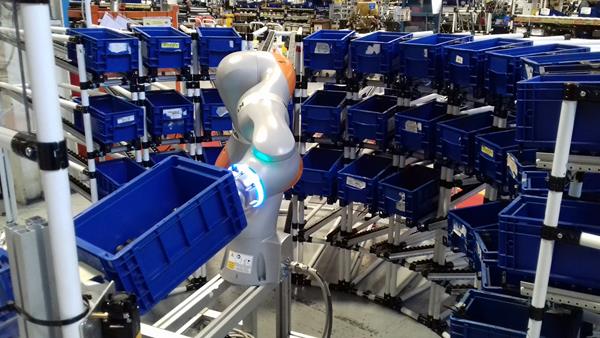 Cobot_at_work_in_the_Brescia_Plant