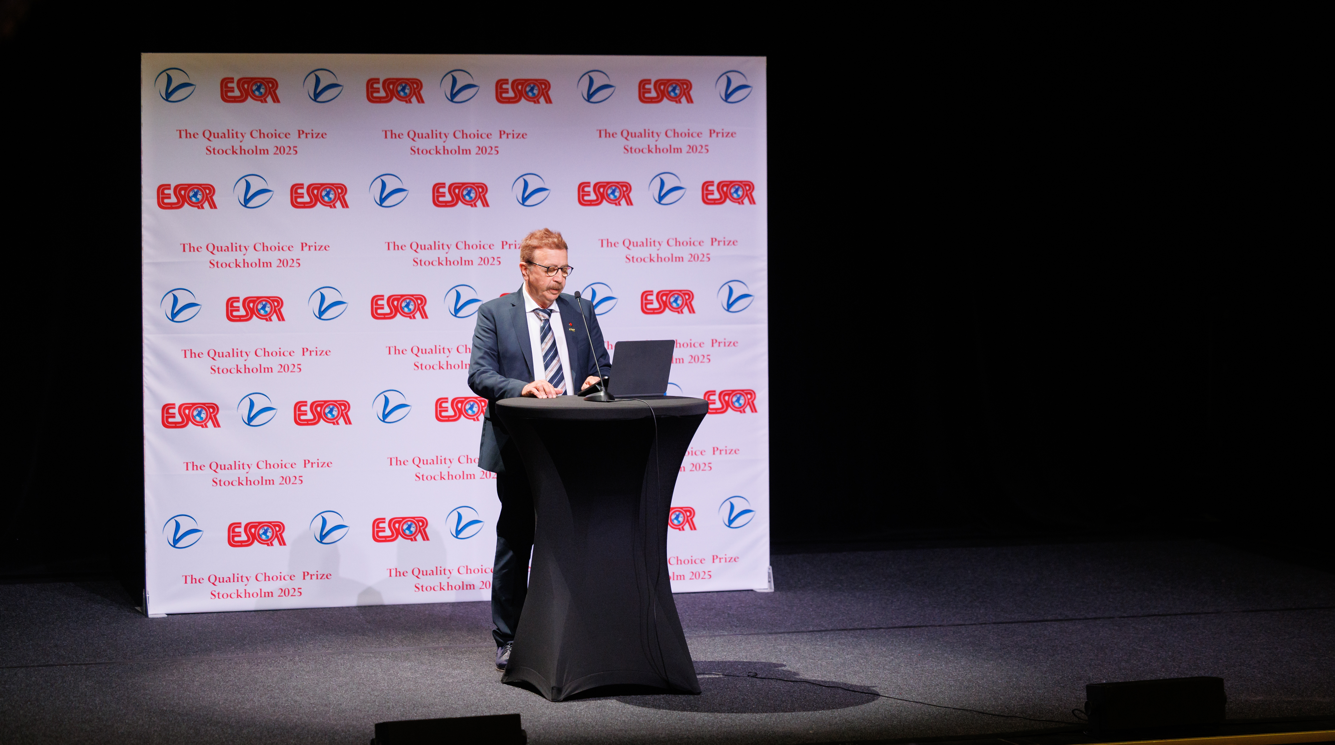 Founder and Chief Dentist Dr. Mehmet İşlek delivering his speech at the Quality Choice Prize 2025 award ceremony in Stockholm