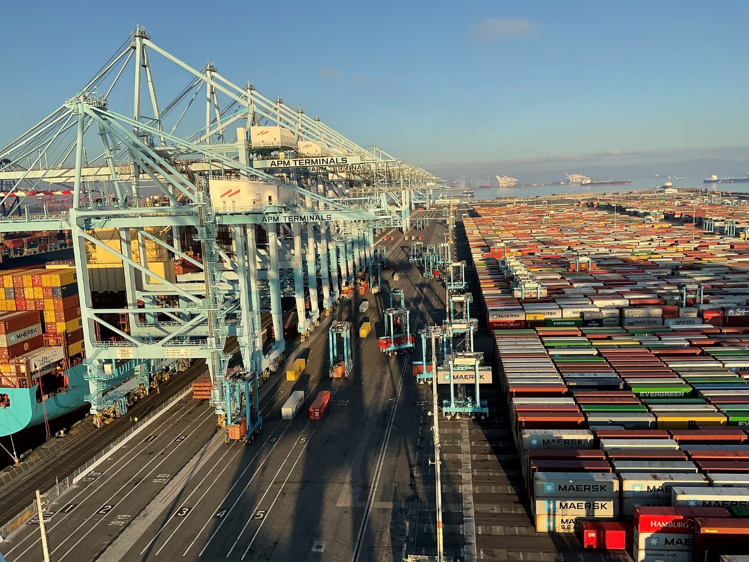 Kalmar and APM Terminals join forces for straddle carrier