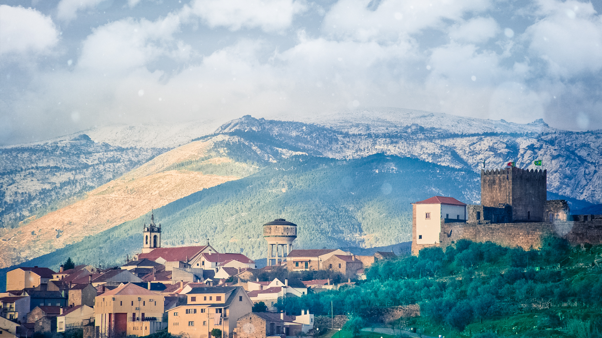 Belmonte is situated at the foot of the Serra da Estrela, offering spectacular mountain views.