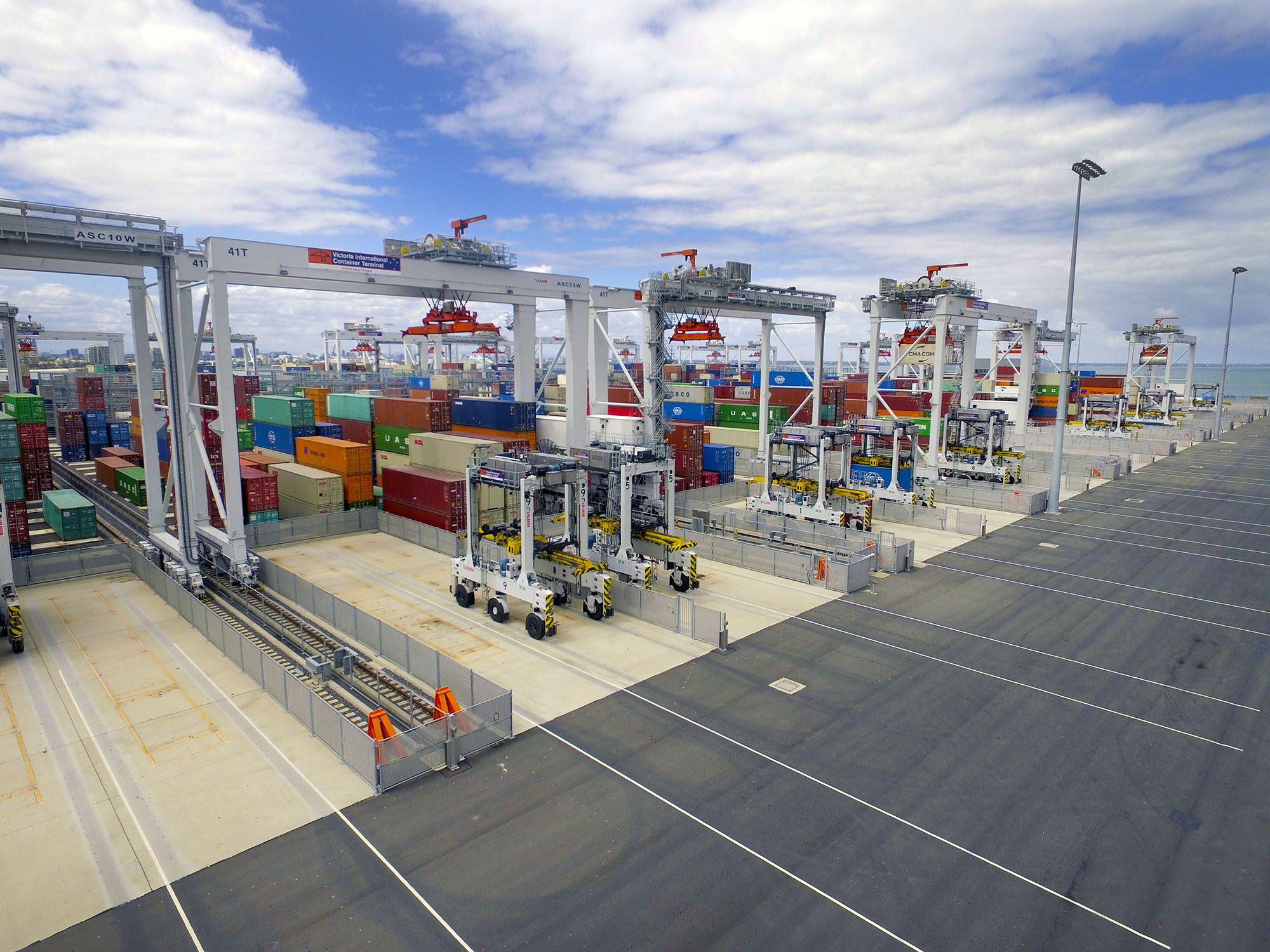 Kalmar ASCs and AutoShuttles at VICT