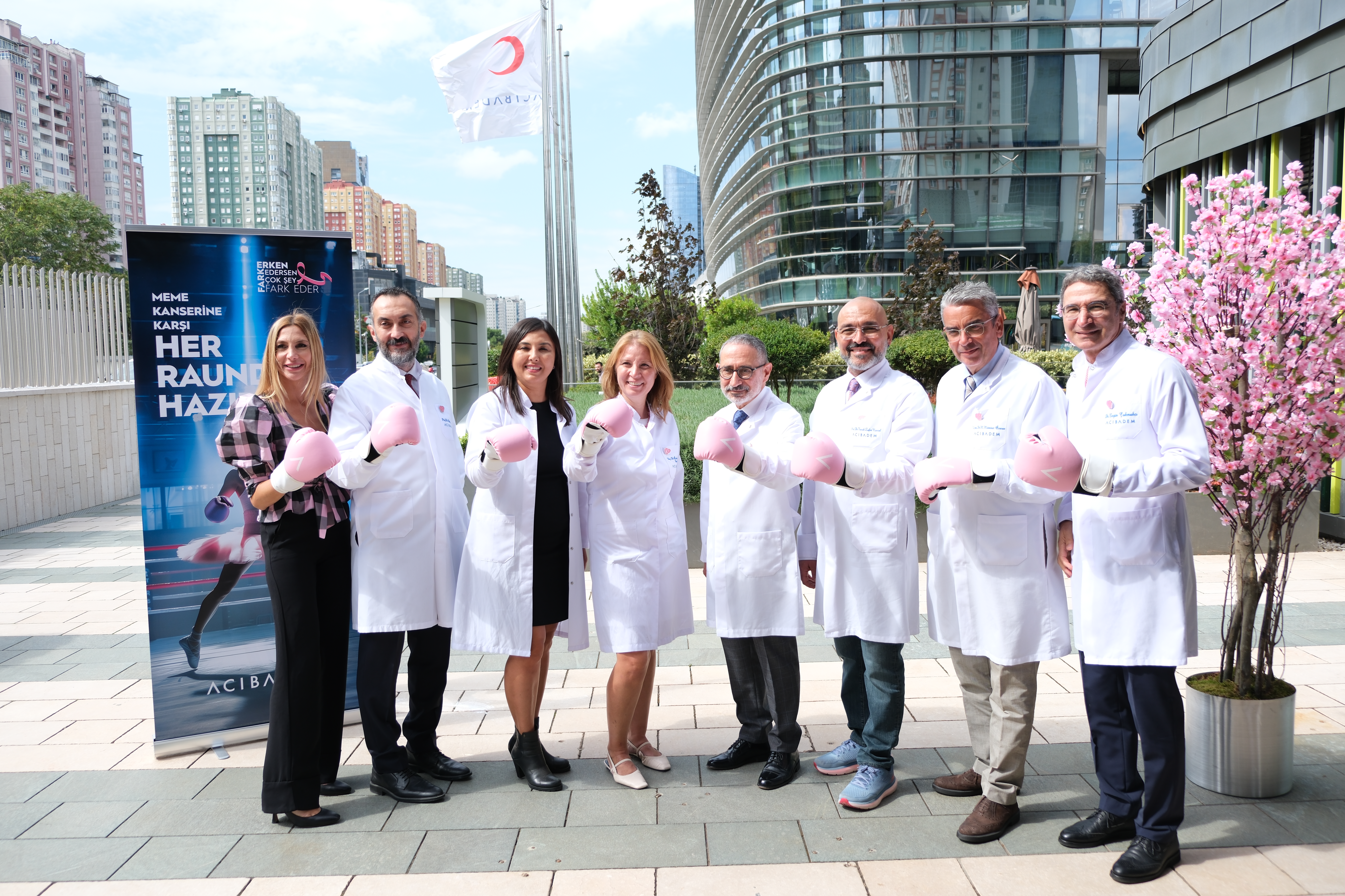ACIBADEM INTERNATIONAL (from left to right) Prof. Dr. Bulent Sacak, Prof. Dr. Ozge Gumusay, Assoc. Prof. Ozden Buturak, Prof. Dr. Metin Cakmakci, Prof