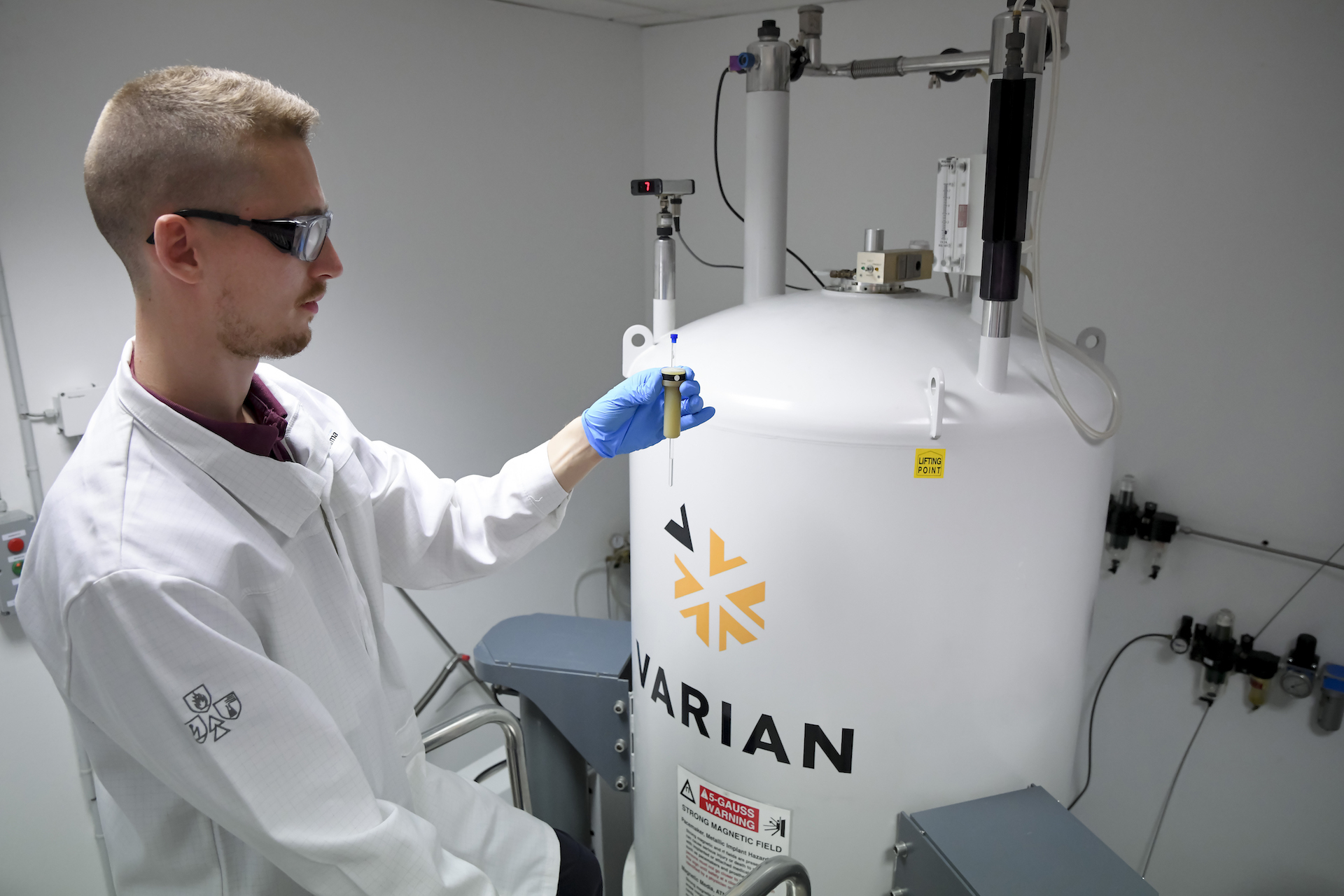 Dipharma new 500 MHz NMR_Italy