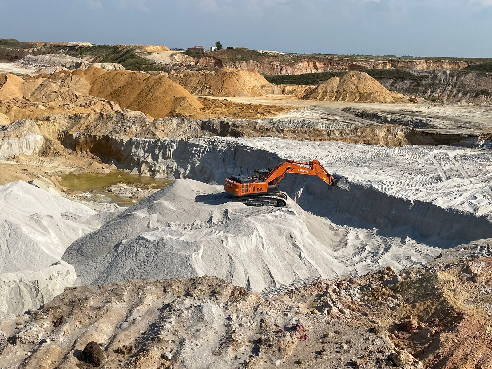 SandCo Sets New Quartz Sand Production Record with 15,000 Tons in 2024, Eyes Further Expansion into China Market and Critical Minerals