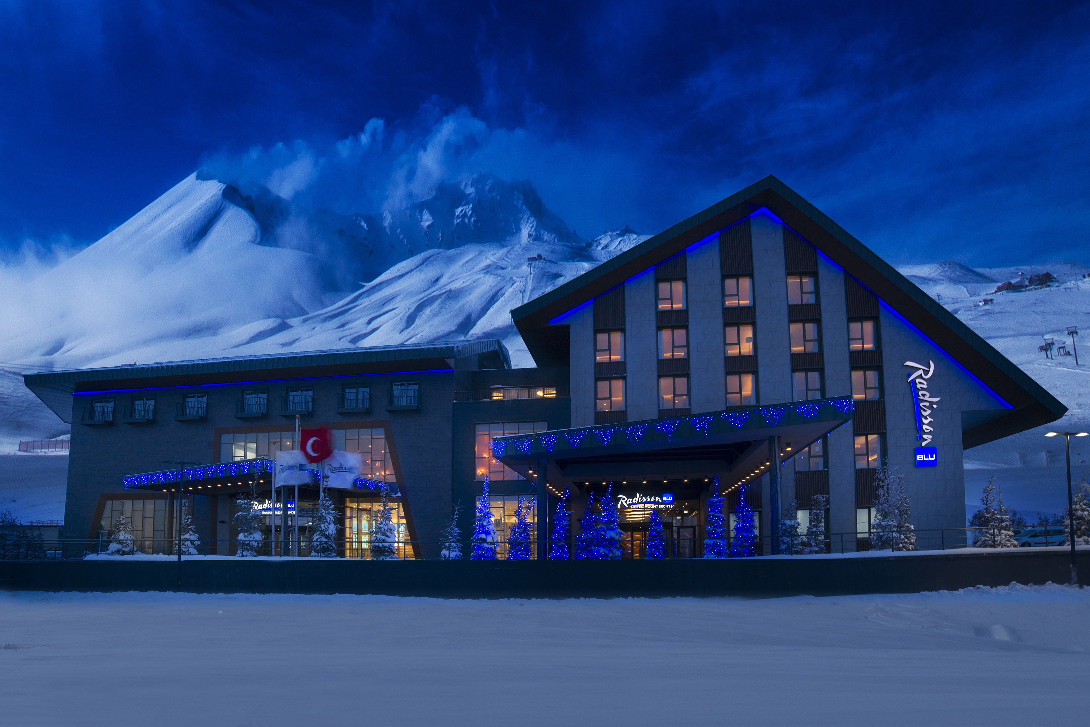 Radisson Blu Hotel Mount Erciyes snowy exterior