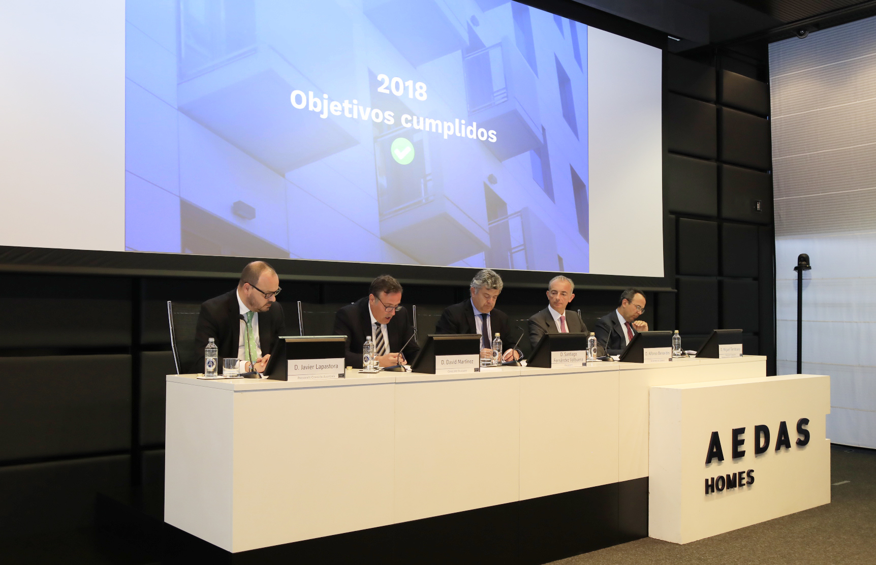 David Martínez, CEO de AEDAS Homes (2º izqda.), durante su intervención en la Junta General de Accionistas 2019.