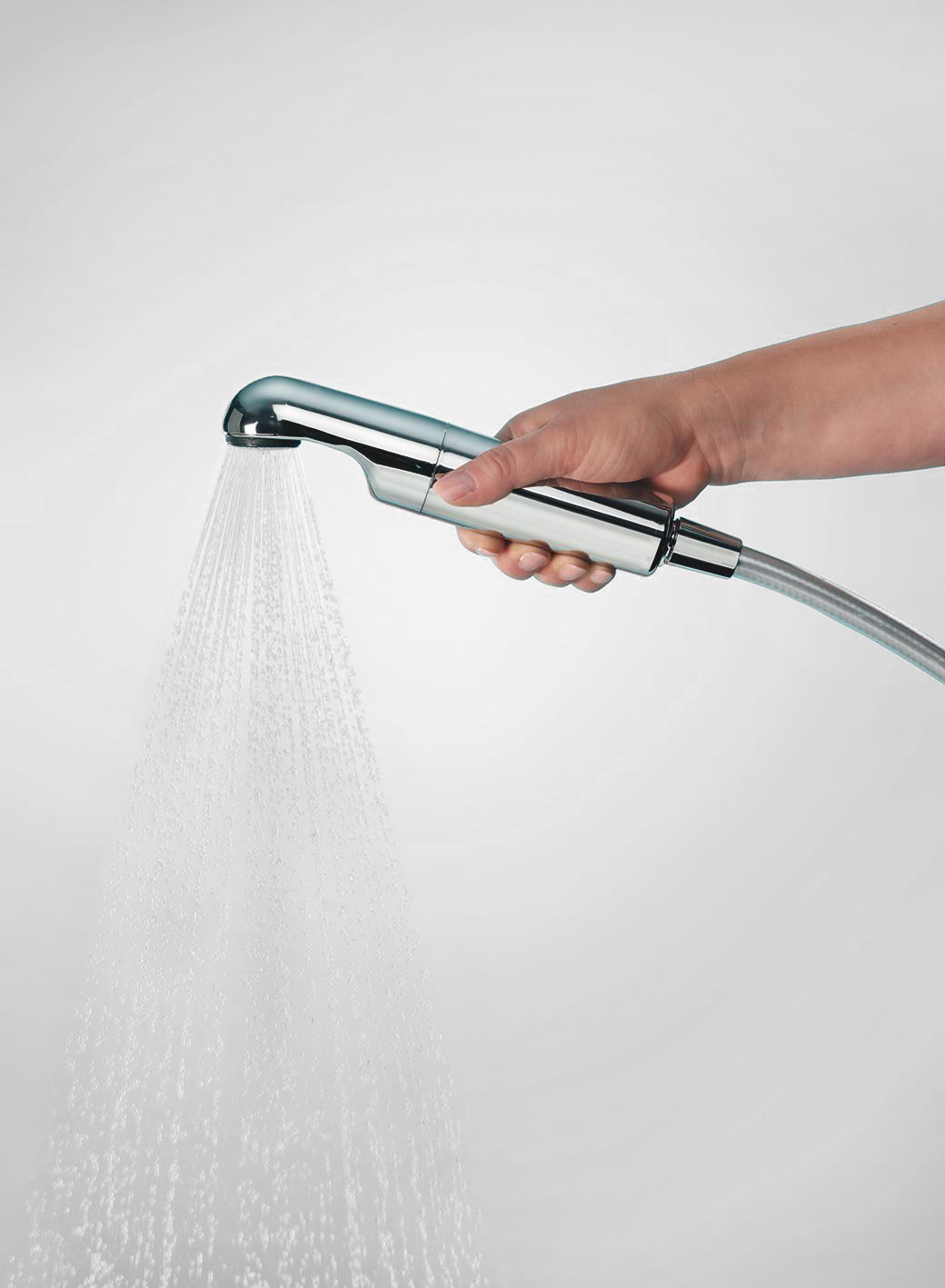 Aqua free enters the B2C market with “Shower2go”: a portable travel shower for safer showering on the go – helping to reduce exposure to Legionella