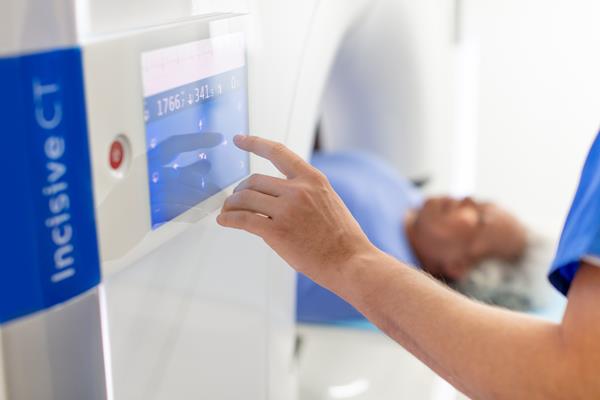 Philips Incisive CT in use by tech operator