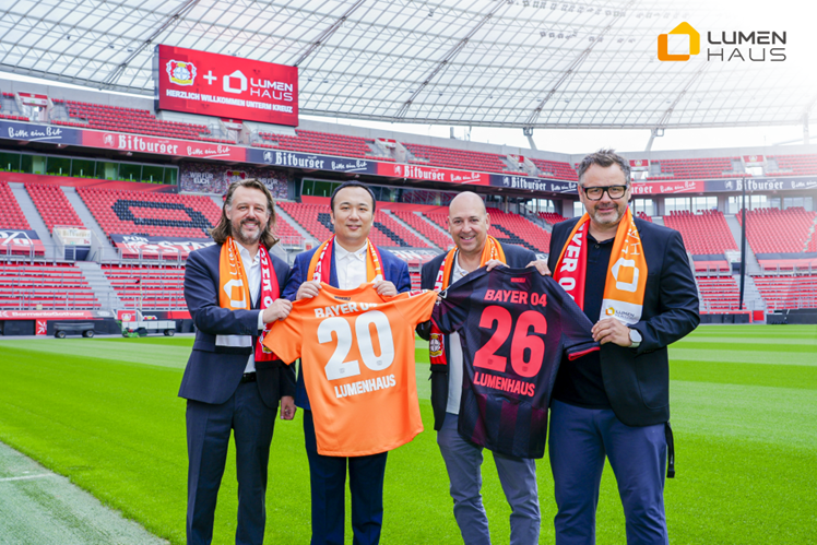 From left to right: Adrian Bühler (LumenHaus Marketing Director), Dr. Dai Wang (LumenHaus CEO), Fernando Carro (Bayer 04 CEO),  Markus Breglec (Bayer 04 CMO)