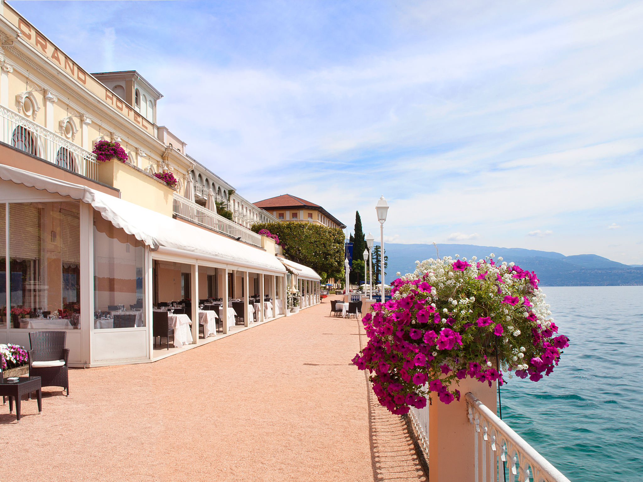 Grand Hotel Gardone veranda and promenada