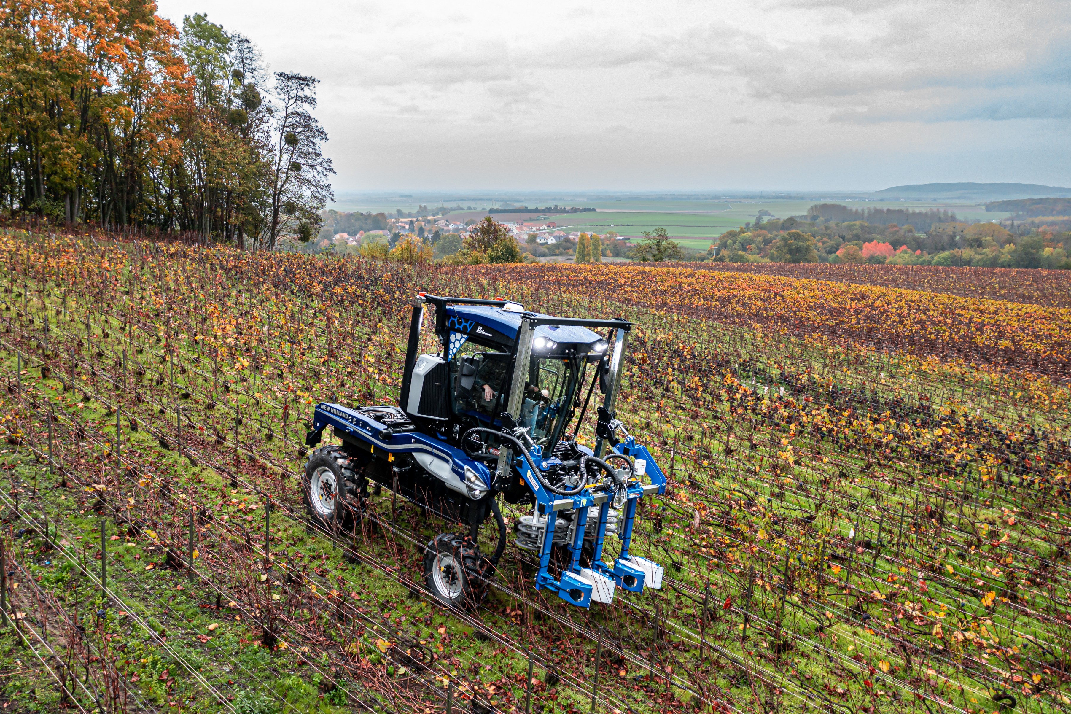 New Holland Straddle Tractor TE6 Range_03