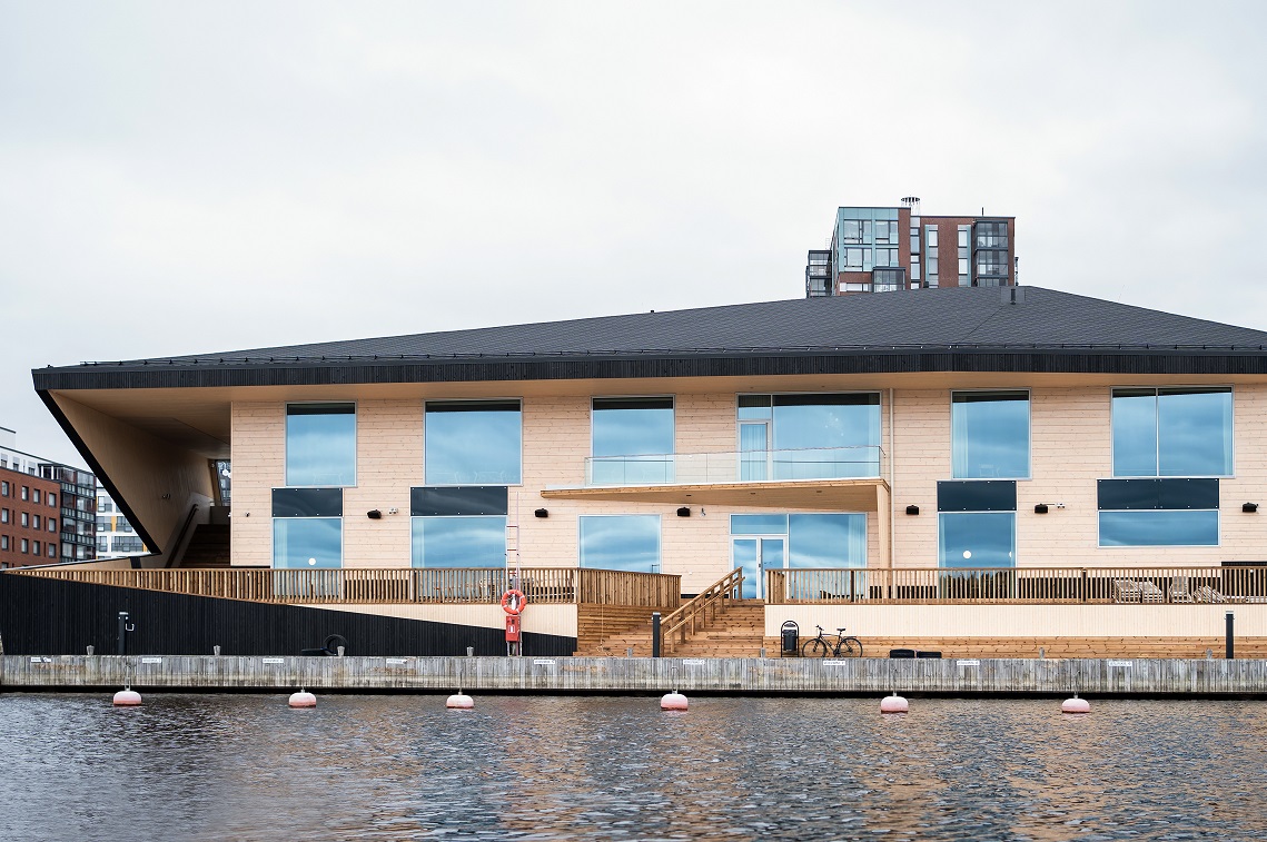 Jyväskylä got a new landmark made of local logs – the sustainably built  sauna restaurant, located by a lake and close to the city centre,  represents interesting new architecture | Inderes: Osakeanalyysit,