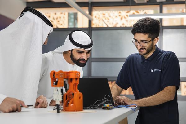 L'université d'intelligence artificielle d'Abu Dhabi a créé des départements dédiés à la robotique et à l'informatique pour répondre à une demande mondiale croissante