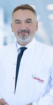 Portrait of Op. Dr. Mehmet Onur Sarıhan, spine surgery specialist at Çakırtepe Hospital