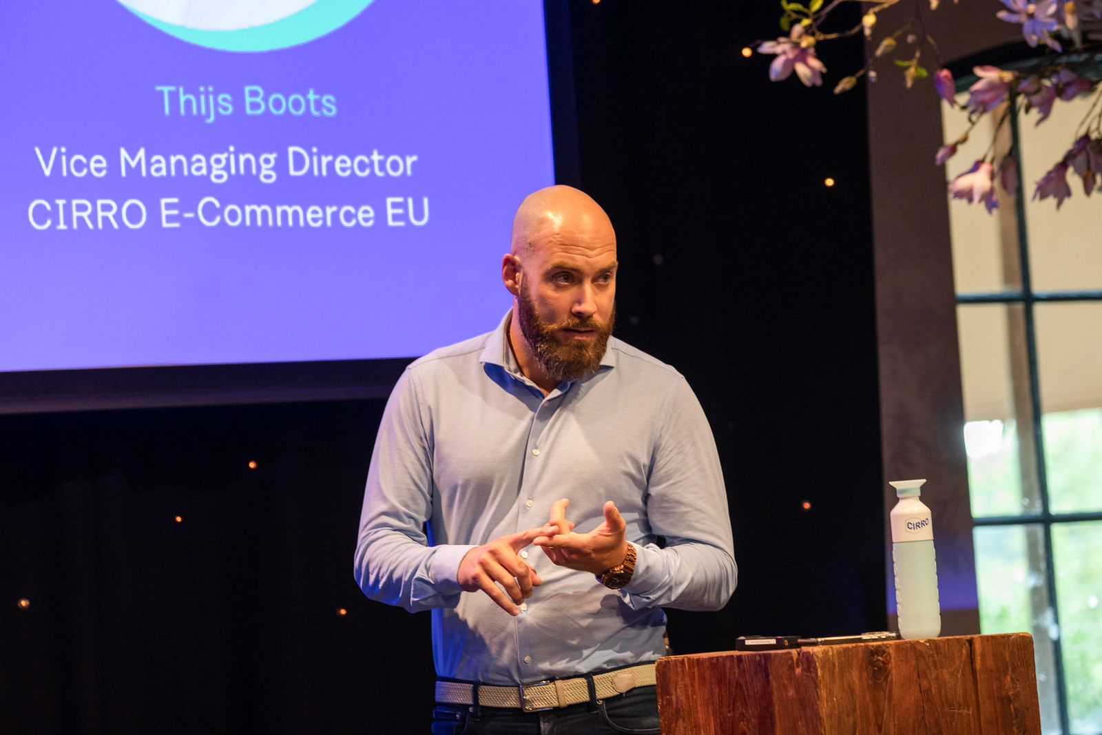 Thijs Boots from CIRRO E-Commerce delivering a speech at CrossBorder Event