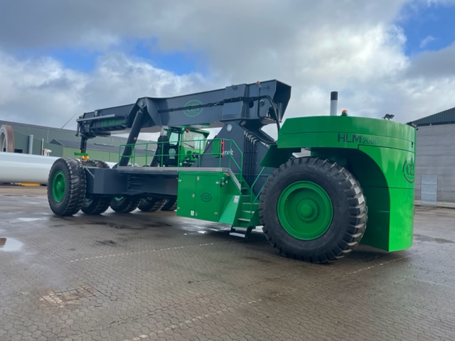 CES reachstacker(200 tons wheelbase 12-16m)