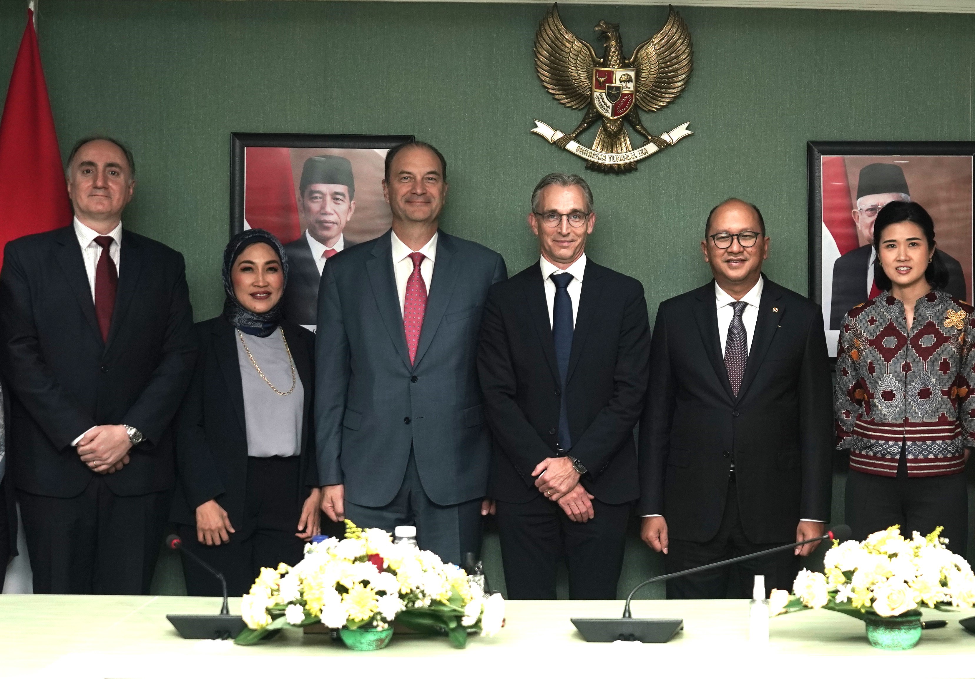 Leaders from Philips, Siloam Hospitals Group and the Indonesian government