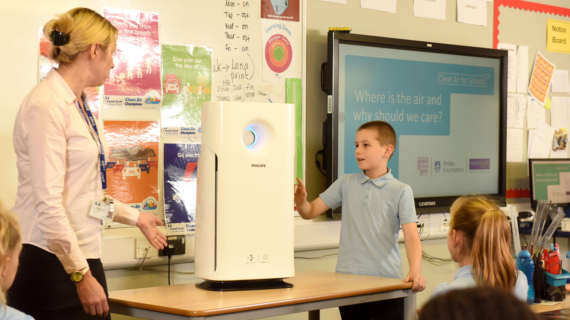 Air purifier in classroom