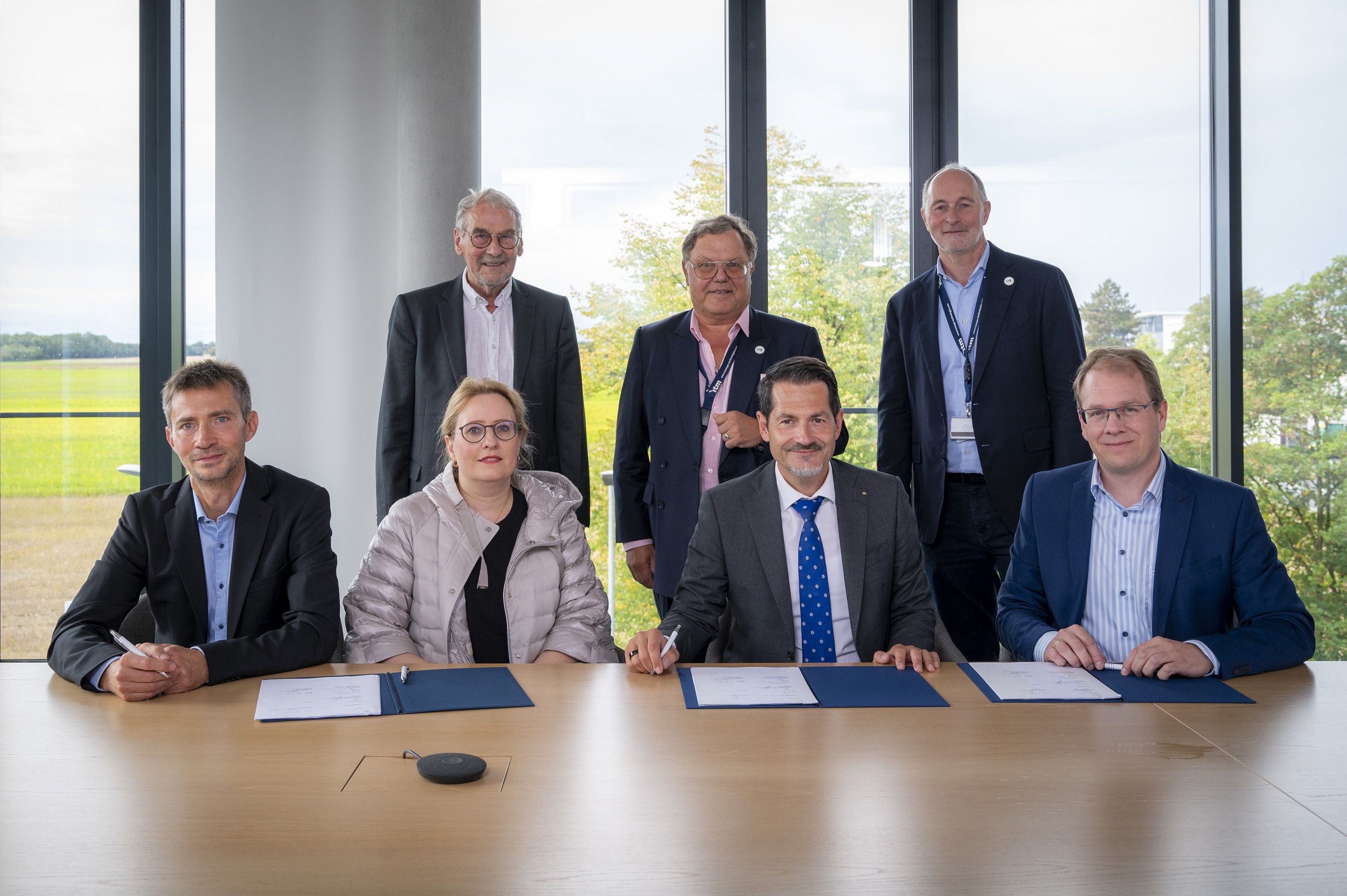 To formalize and sign the agreement, Udo J. Vetter, ITM Supervisory Board Chairman, Oliver Buck, ITM co-founder and Supervisory Board member, Dr. Mark Harfensteller, COO of ITM, and Dr. Sebastian Marx, CBO of ITM, Prof. Thomas F. Hofmann, President of the TUM, and Prof. Dr. med. Stephanie Combs, Dean of TUM School of Medicine and Health and Member of the Board of University Hospital met on September 26 and toured ITM’s NOVA Lutetium-177 production site in Neufahrn.