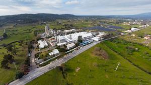 vue-aerienne-du-site-industriel-de-selenis-a-portalegre-au-p.jpg